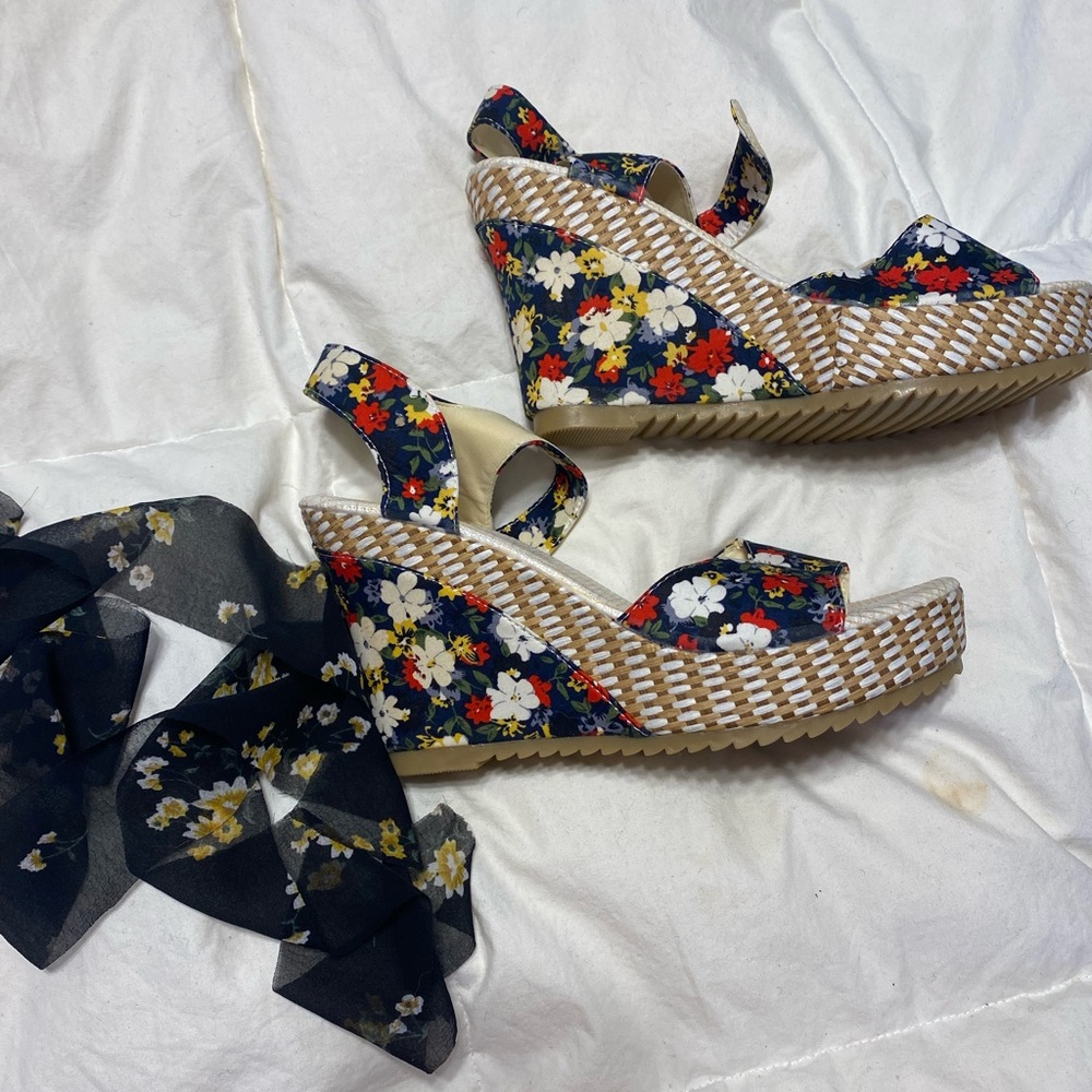 Platform floral sandals